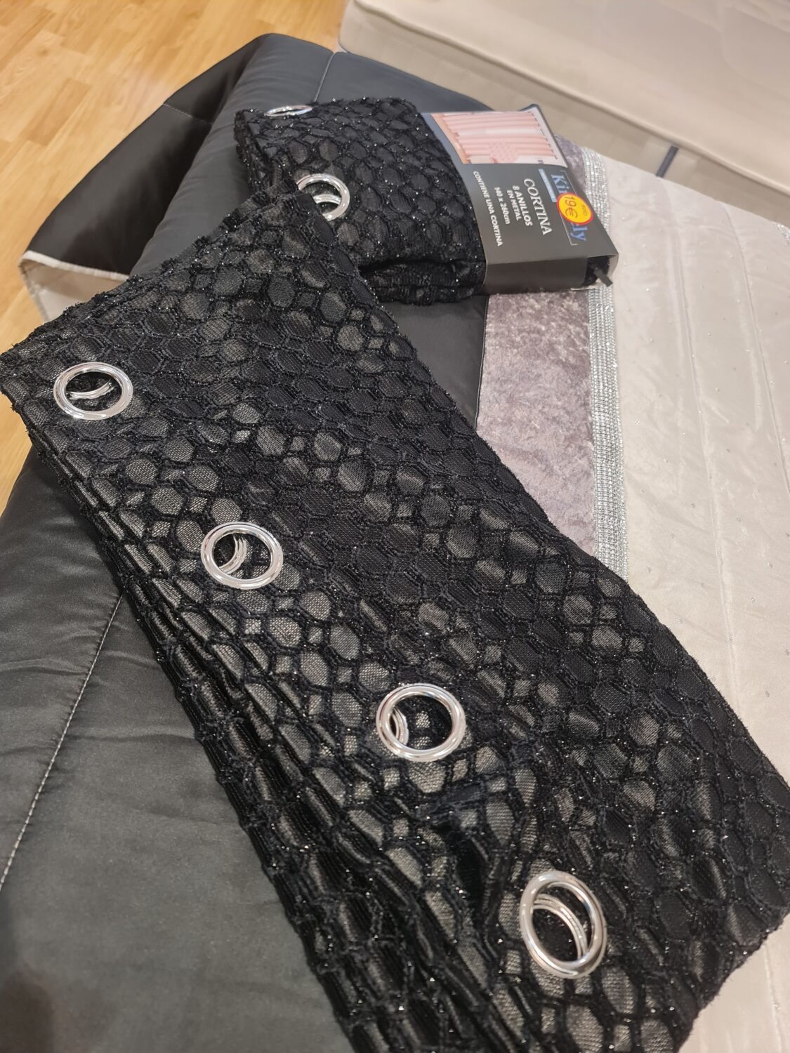 Colcha brillo 5 piezas. Colcha Modelo cristal negro/gris + 2 cojines +2 visillos brillo negros 135-150 cm - Imagen 7