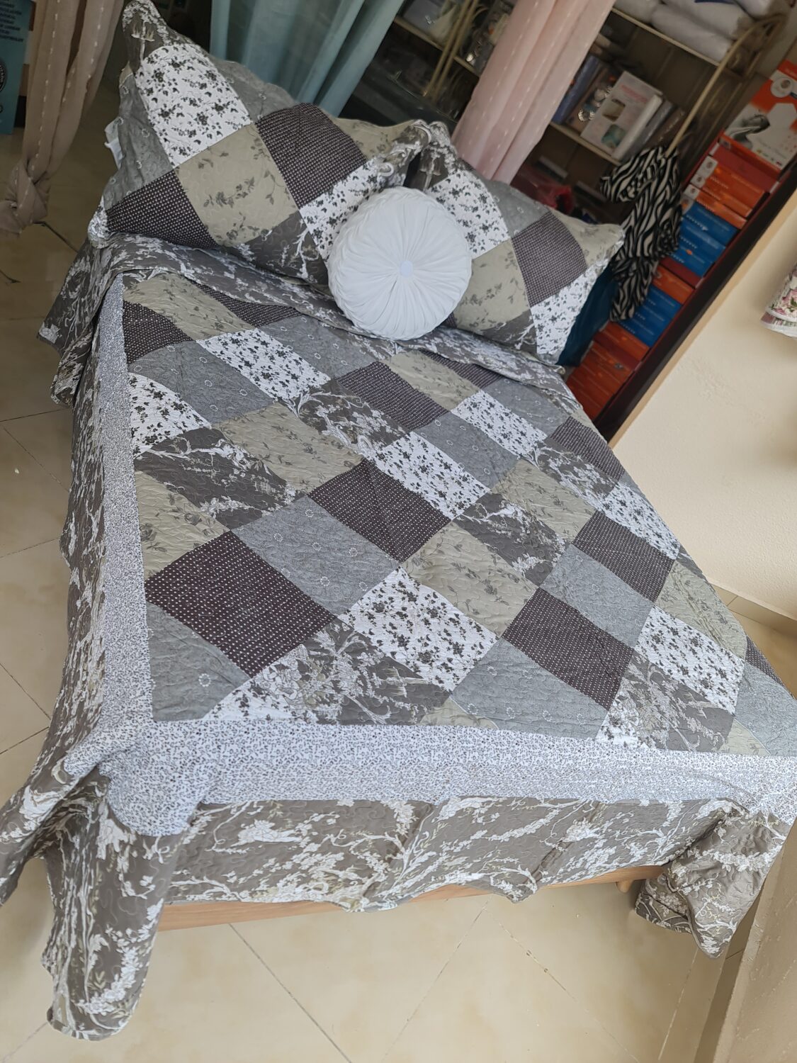 COLCHA VERANO BOUTI COSIDA. REVERSIBLE INCLUYE 2FUNDAS DE 50X70CMS. MOD: ANGELICAL - Imagen 4