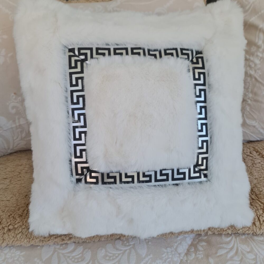 Cojín decorativo de piel sintética ( texturizado en color blanco) 45x45cm